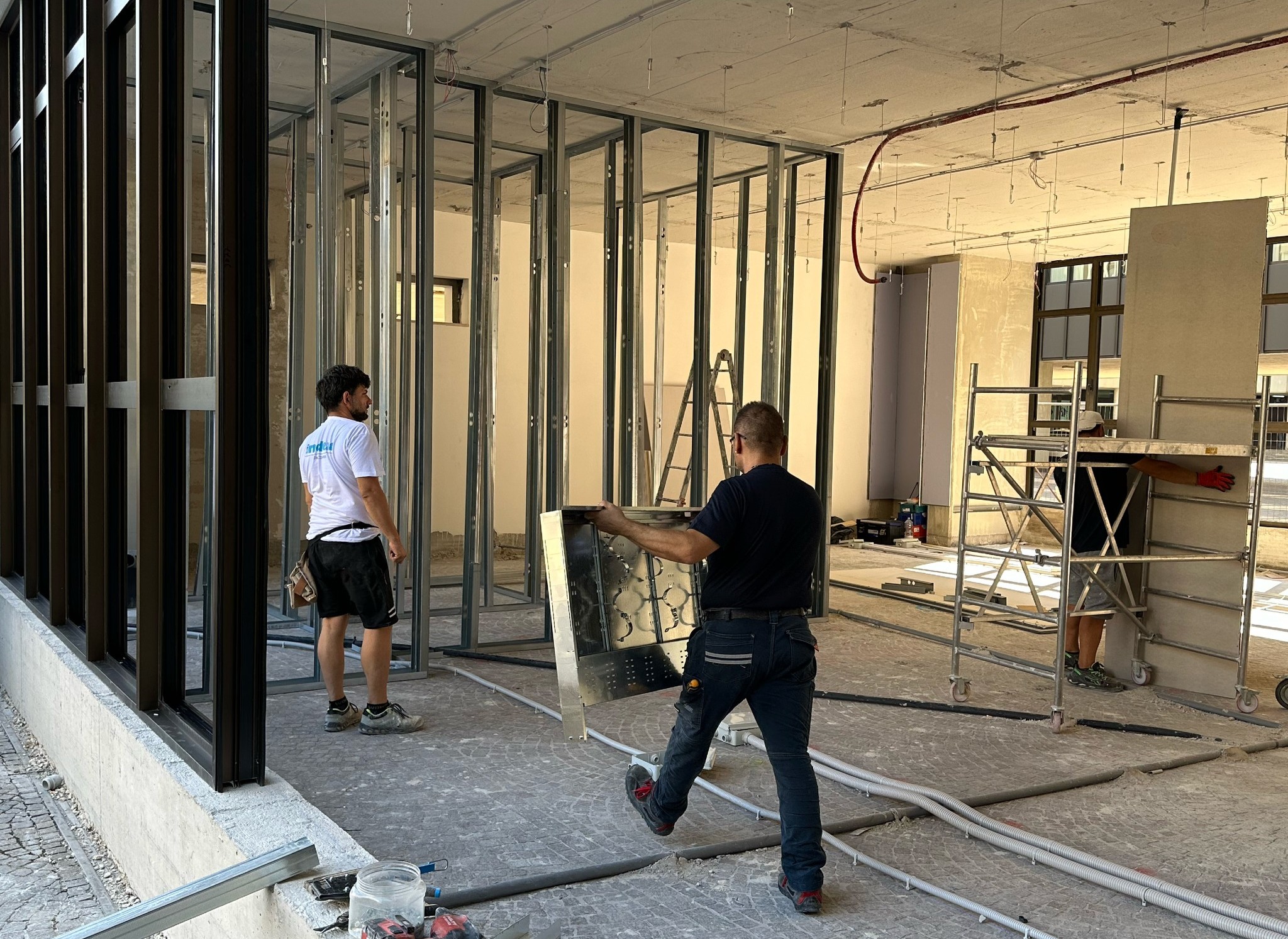 Team tecnico CADEM — coordinamento multi-divisione su cantiere